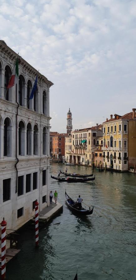 gondola show Venezia Esterno foto